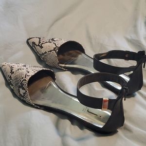 💕4/$25💕 Snake skin sandals